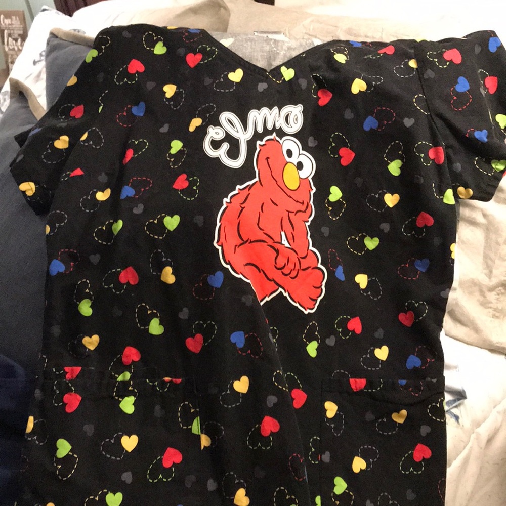 Elmo size Large scrub top